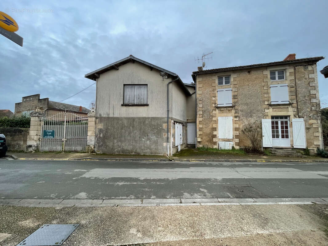 Maison à SAVIGNY-LEVESCAULT