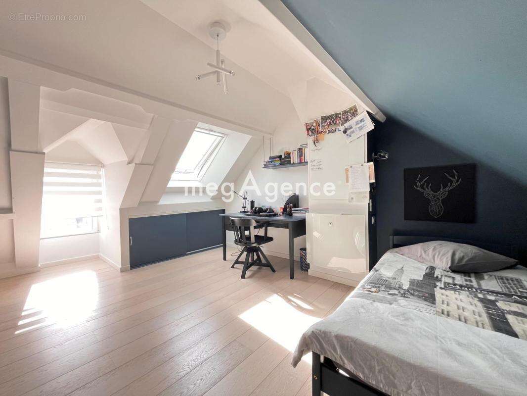 Triplex esprit maison 118 m² avec jardin, cheminée et 3 parkings – Saint-Nom-la-Bretèche - photo 7
