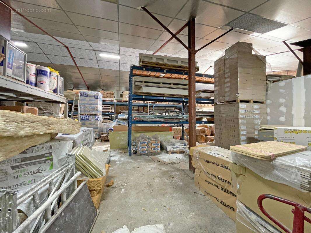 Local commercial avec hangar - photo 10