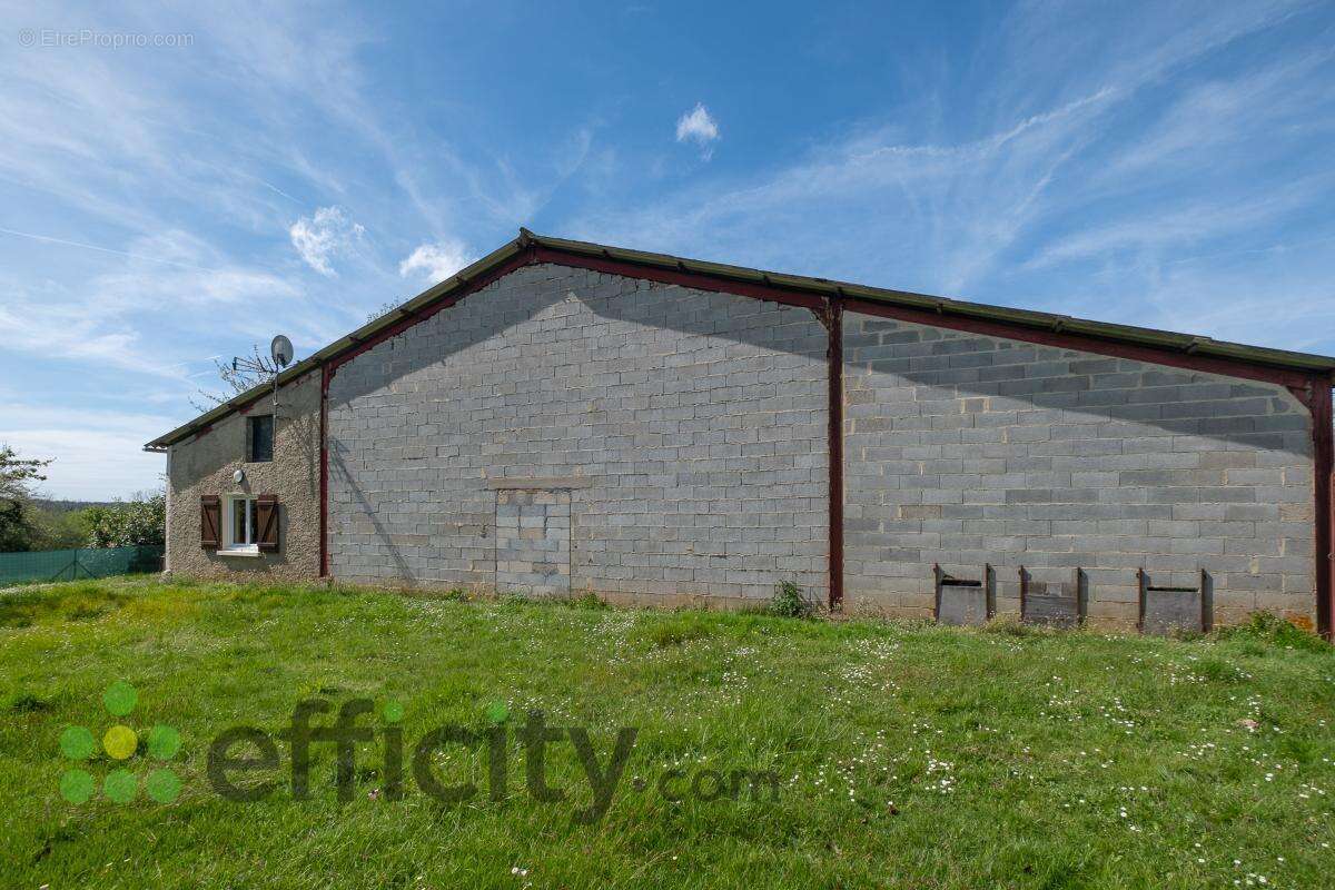 Maison à NOTRE-DAME-DE-SANILHAC