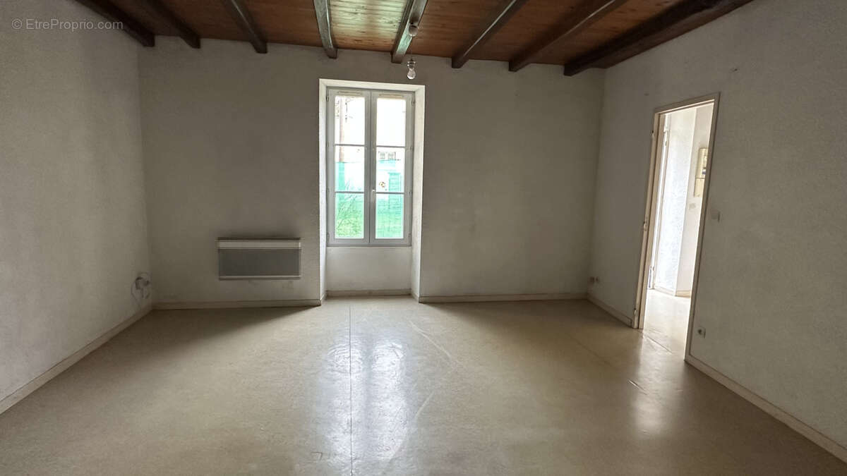 Maison à SAINT-JEAN-D'ANGELY