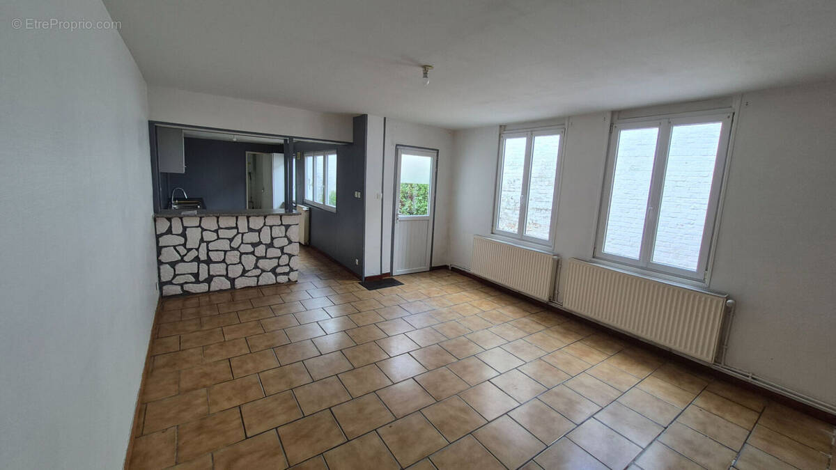 Maison à QUIEVRECHAIN