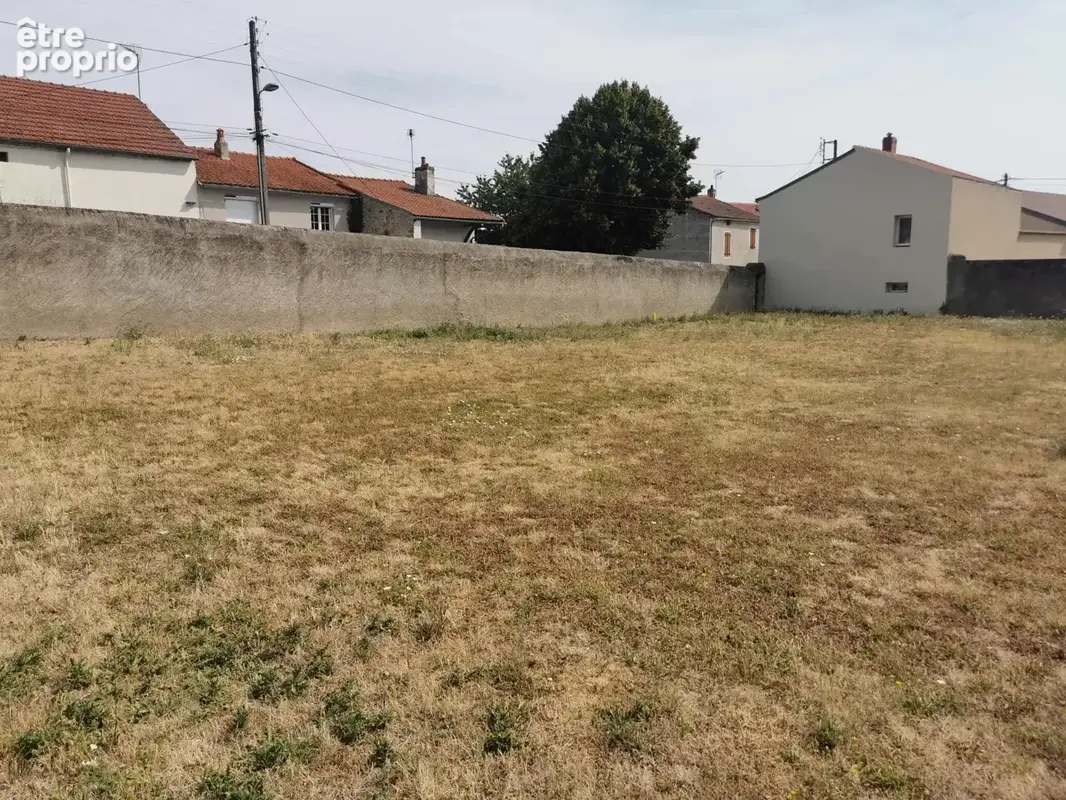 Photo Terrain à Gannat au prix de 39 000€