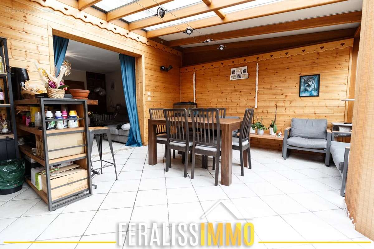 Maison au calme, beaux volumes et véranda plein sud ! - photo 6