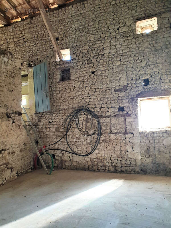 Maison à BARBEZIEUX-SAINT-HILAIRE