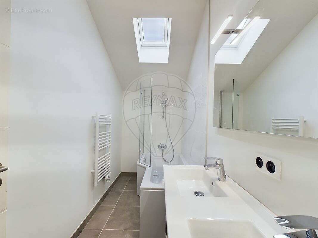 Maison à SAINT-LAURENT-DE-LA-PREE