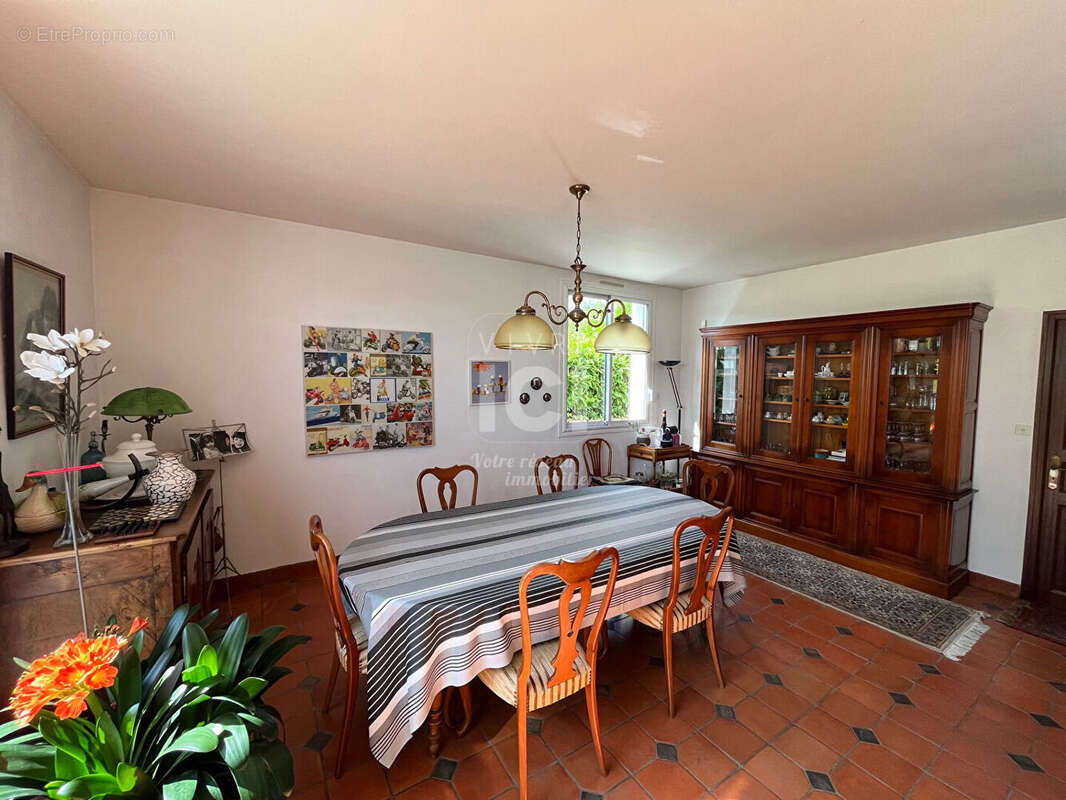 Maison à LA CHAPELLE-BASSE-MER