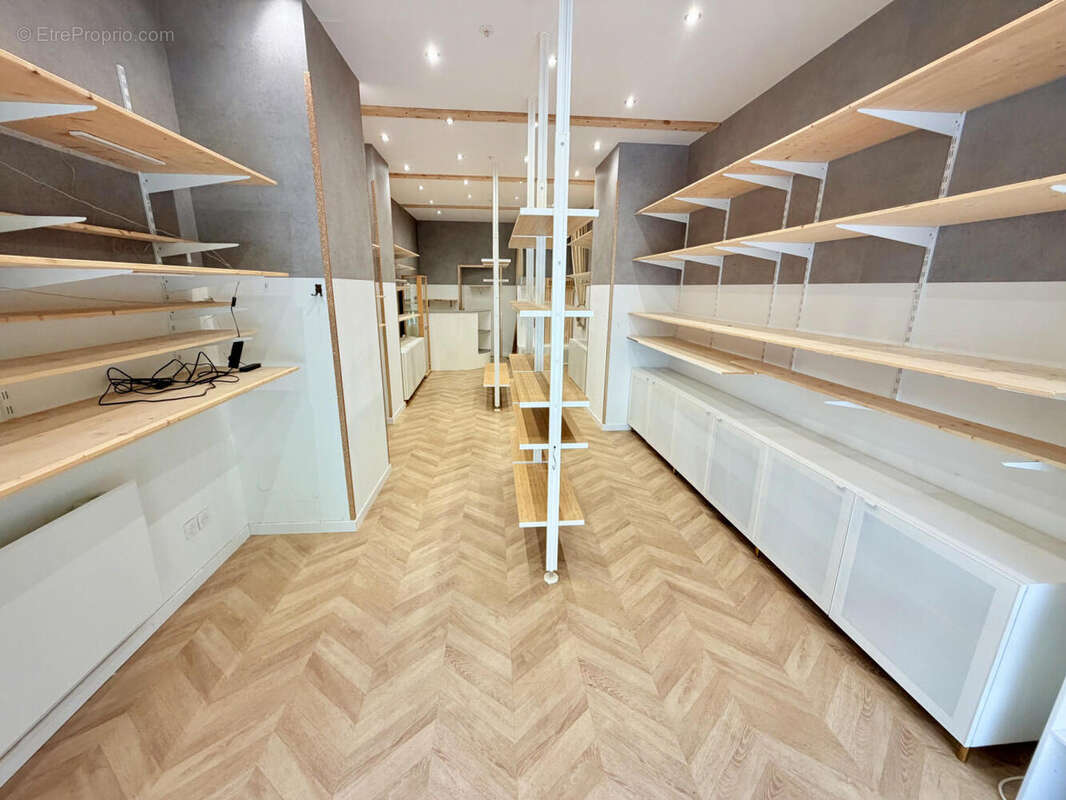 EXCLUSIVITE Annemasse centre, Arcade commerciale LIBRE de 40,77 m² située "Rue de la République"... - photo 2