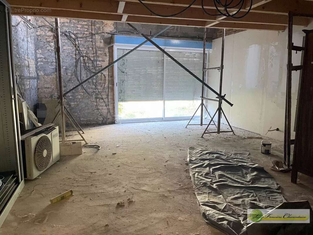 Maison 76 m² à Les Gours  - photo 7