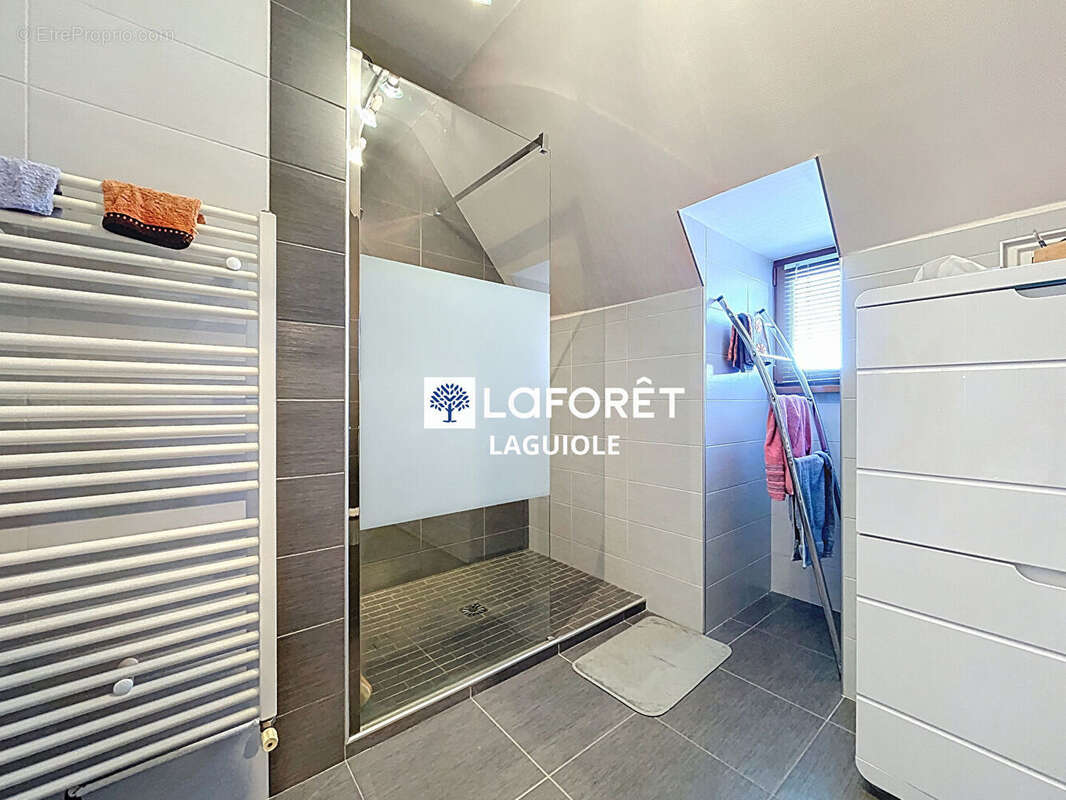 Maison à SAINTE-GENEVIEVE-SUR-ARGENCE