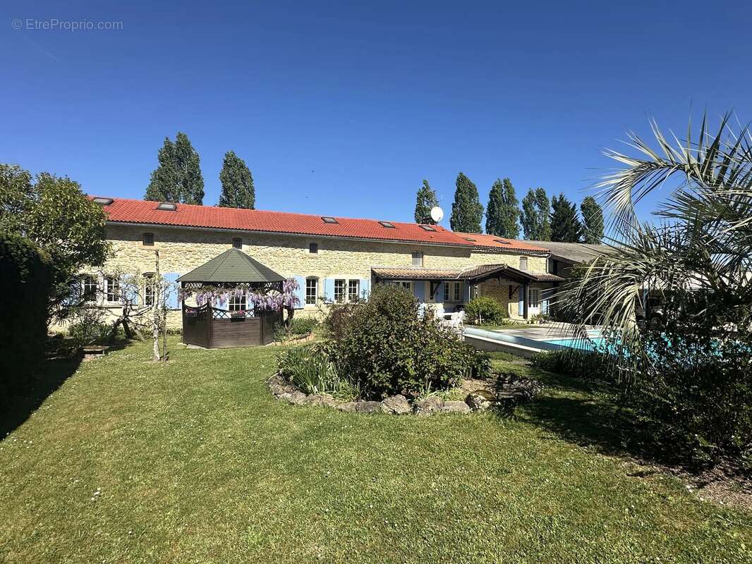 Ensemble de charme avec deux maison en pierre, dépendances, piscine, près de Duras et Monségur - photo 18