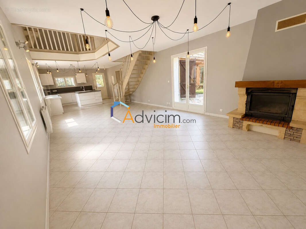 Maison 186 m² à Saint-Germain-Des-Pres  - photo 5