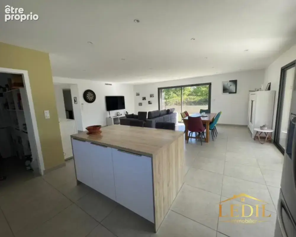 Pavillon avec piscine et garage - photo 10