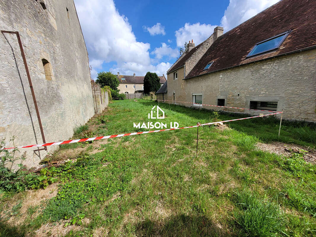 Terrain constructible 300 m² purgé de tout recours - photo 4