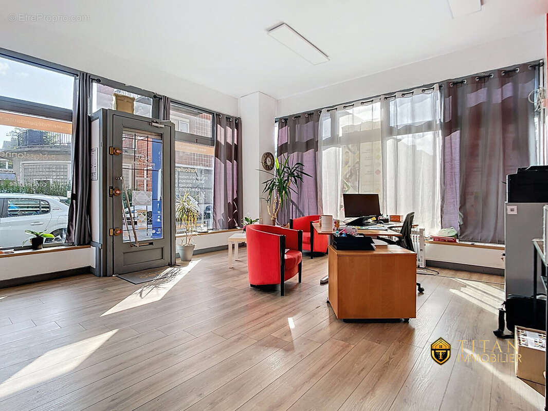 Local commercial de 74.37 + une grande cave de 41m² déjà loué à Dunkerque (59140) Titan immobilier  - Appartement à DUNKERQUE