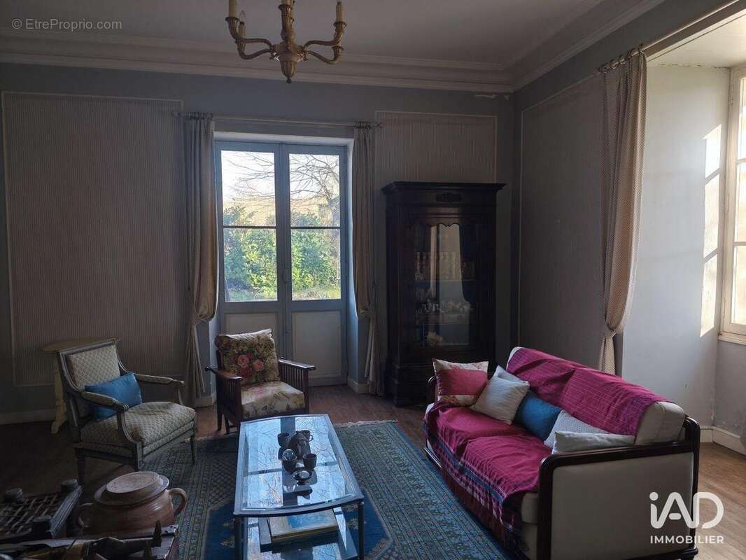 Maison 235 m² à Villefranche-Du-Queyran  - photo 6