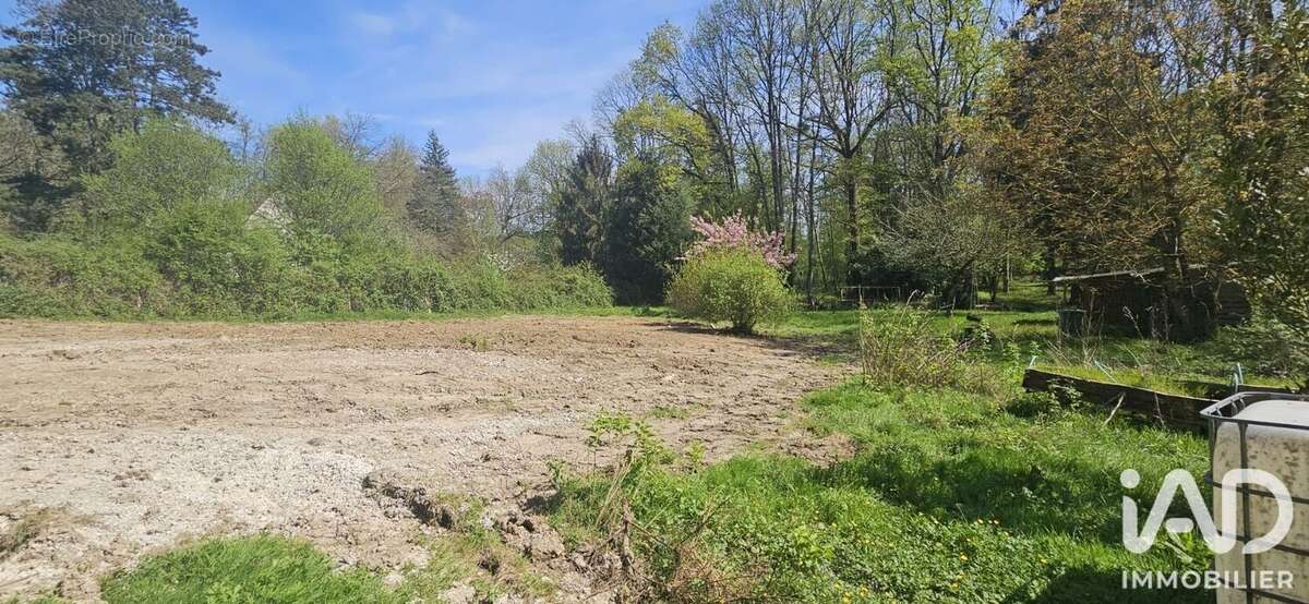Terrain 4155 m² à Verdelot  - photo 2