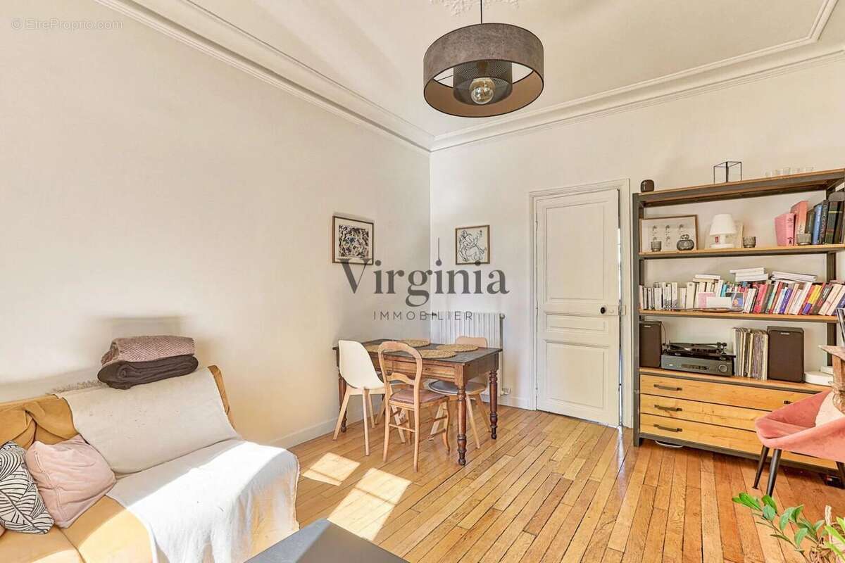 Appartement à CHARENTON-LE-PONT