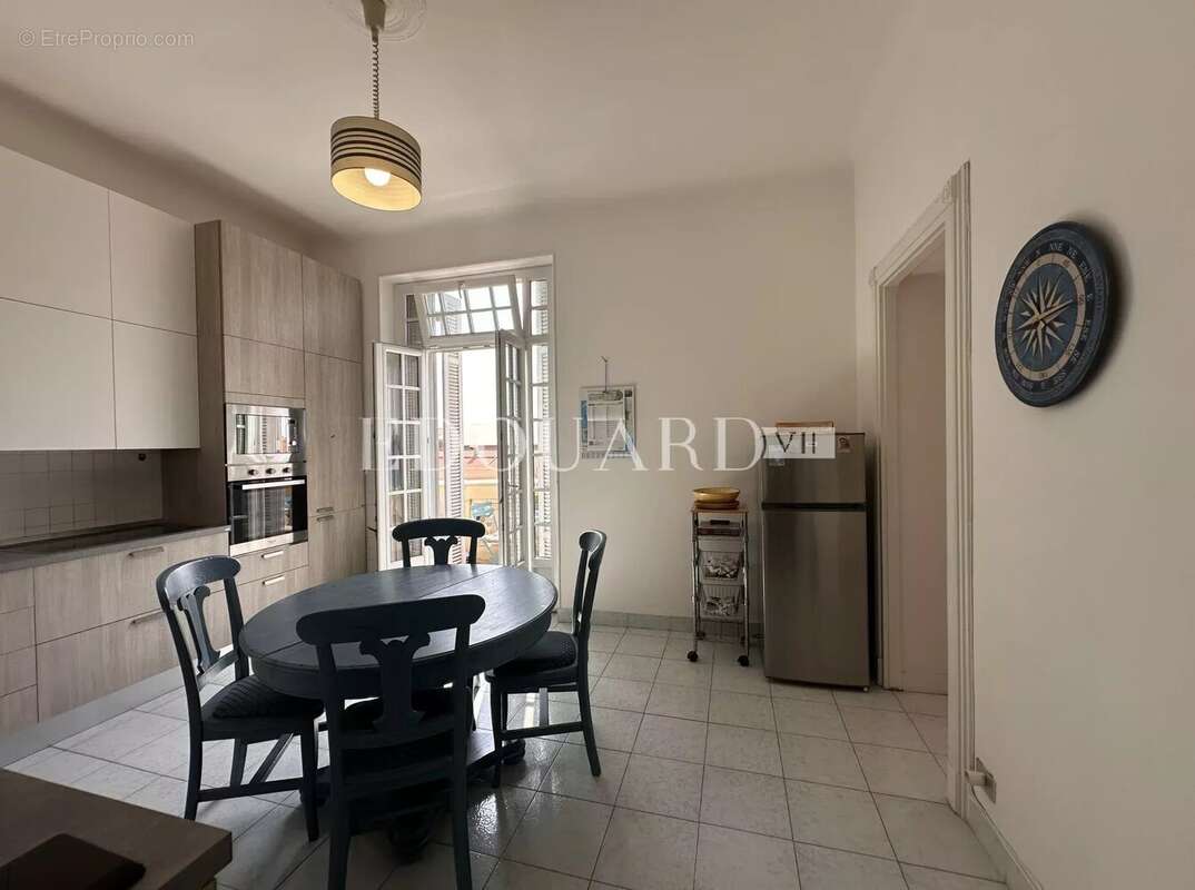 Vaste trois pièces à vendre avec belle vue sur la ville jusqu’à la mer, en plein centre de Menton - photo 20