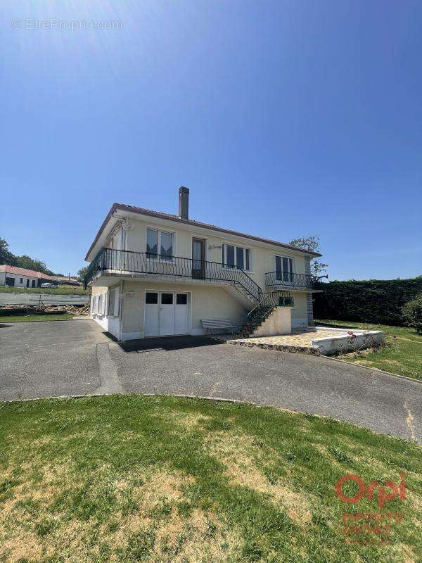 Maison à LAA-MONDRANS