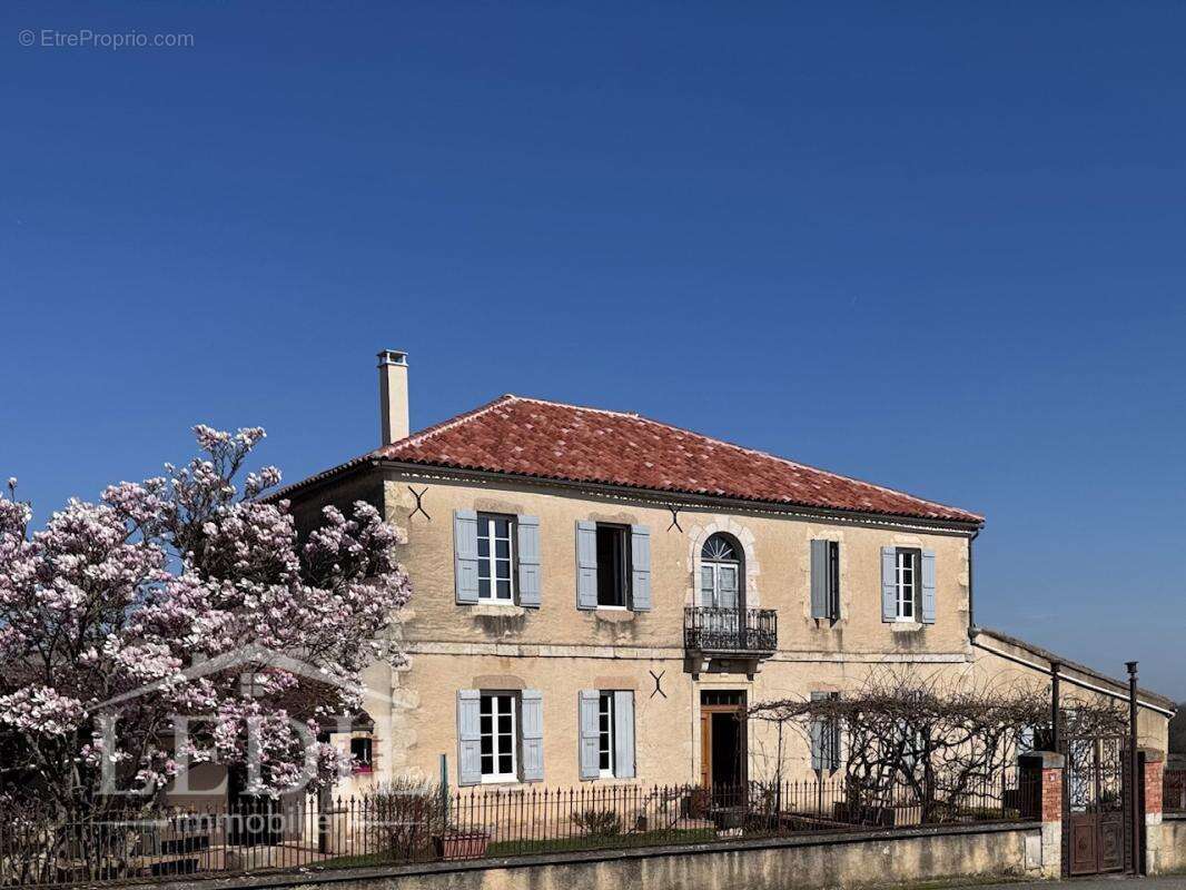 Maison à VALENCE-SUR-BAISE