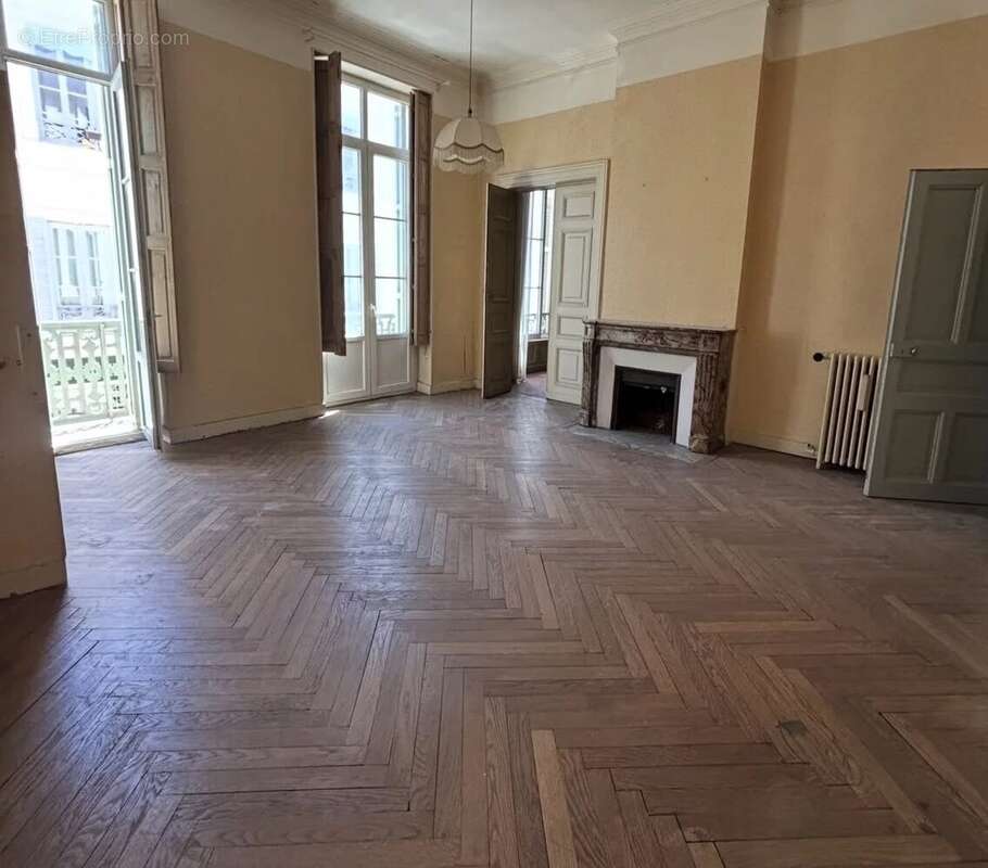Appartement 206 m² à Nimes  - photo 9