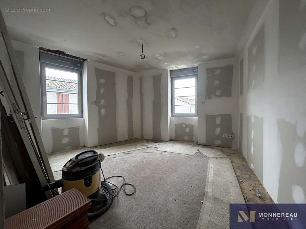 Maison à BAIGNES-SAINTE-RADEGONDE