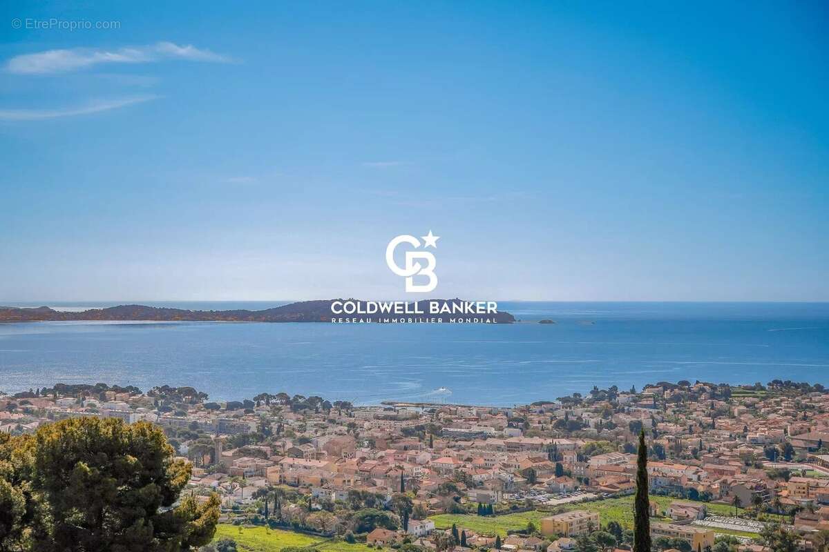 Maison à CARQUEIRANNE