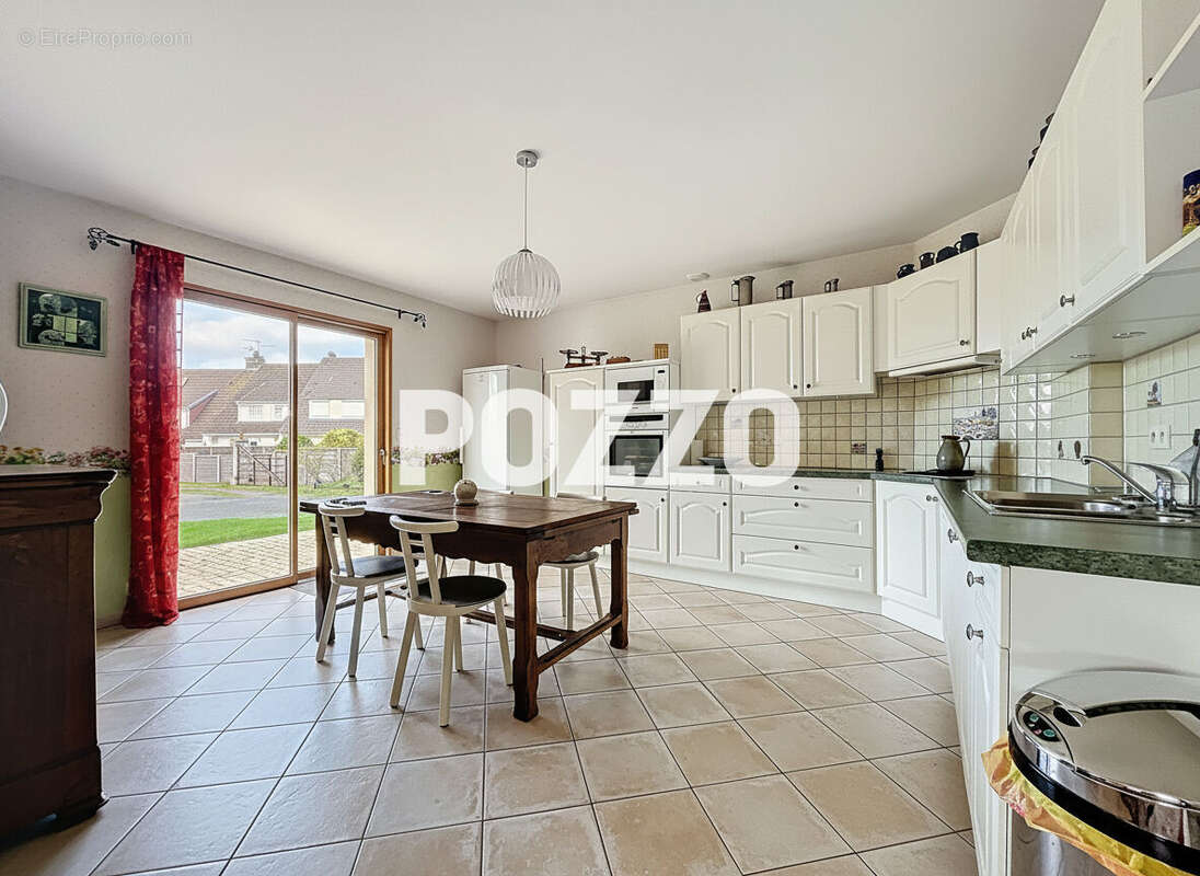 Maison 177 m² à Brehal  - photo 6