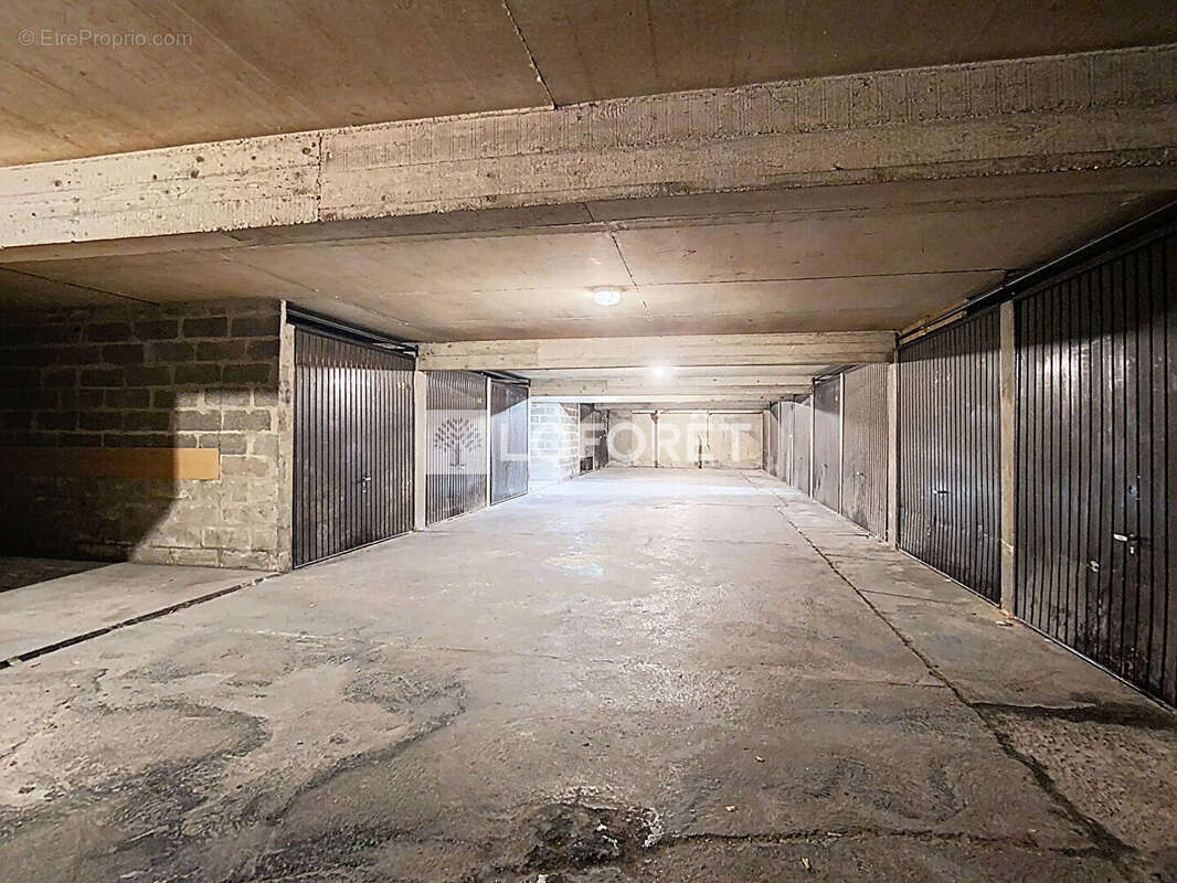 Parking à PARIS-15E