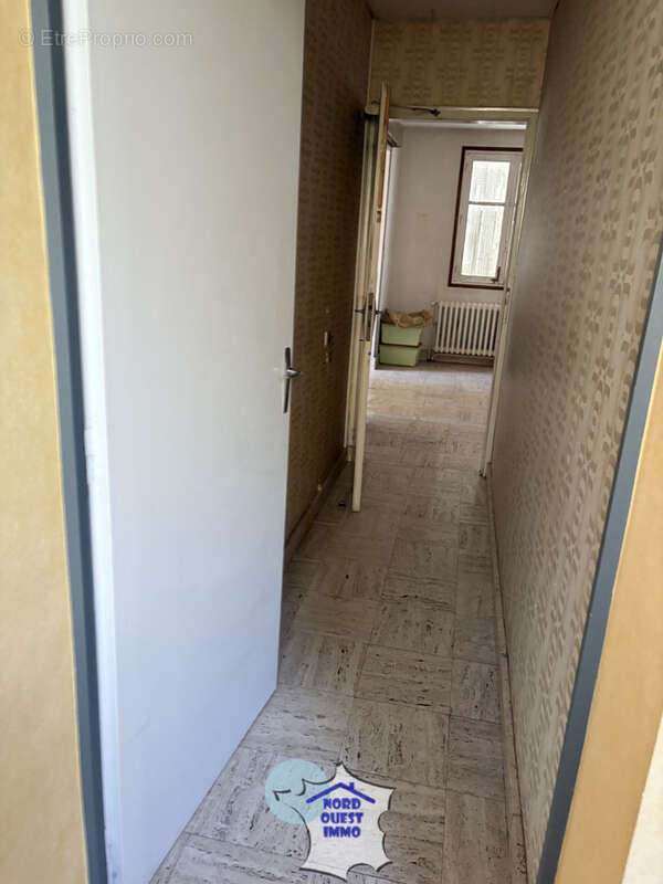 Maison à AMBRIERES-LES-VALLEES