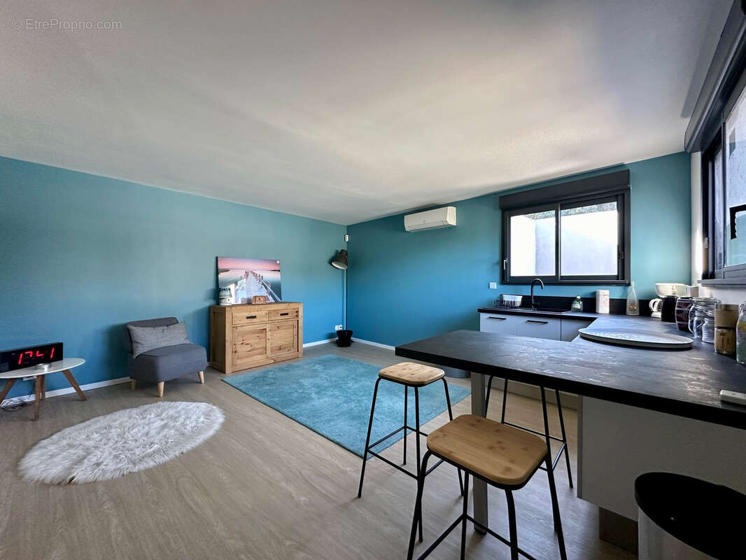 Maison à SAINT-CLEMENT-DE-RIVIERE