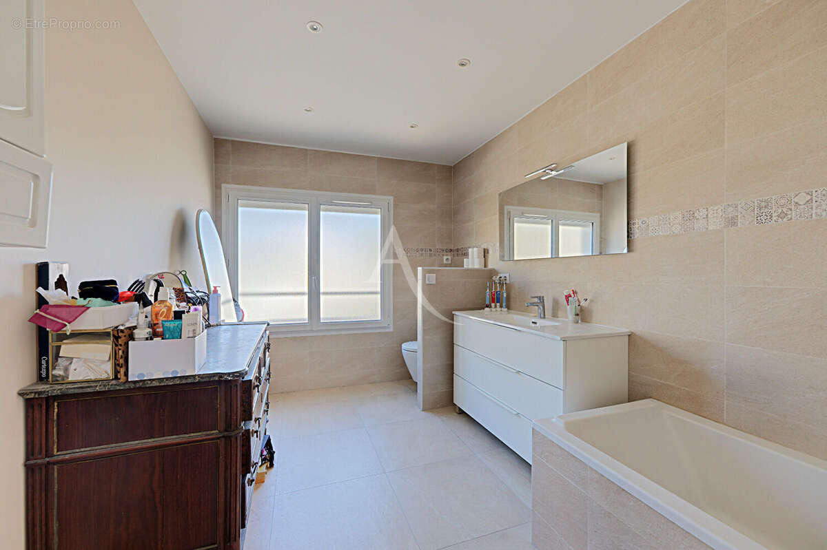 Maison à LE PERREUX-SUR-MARNE