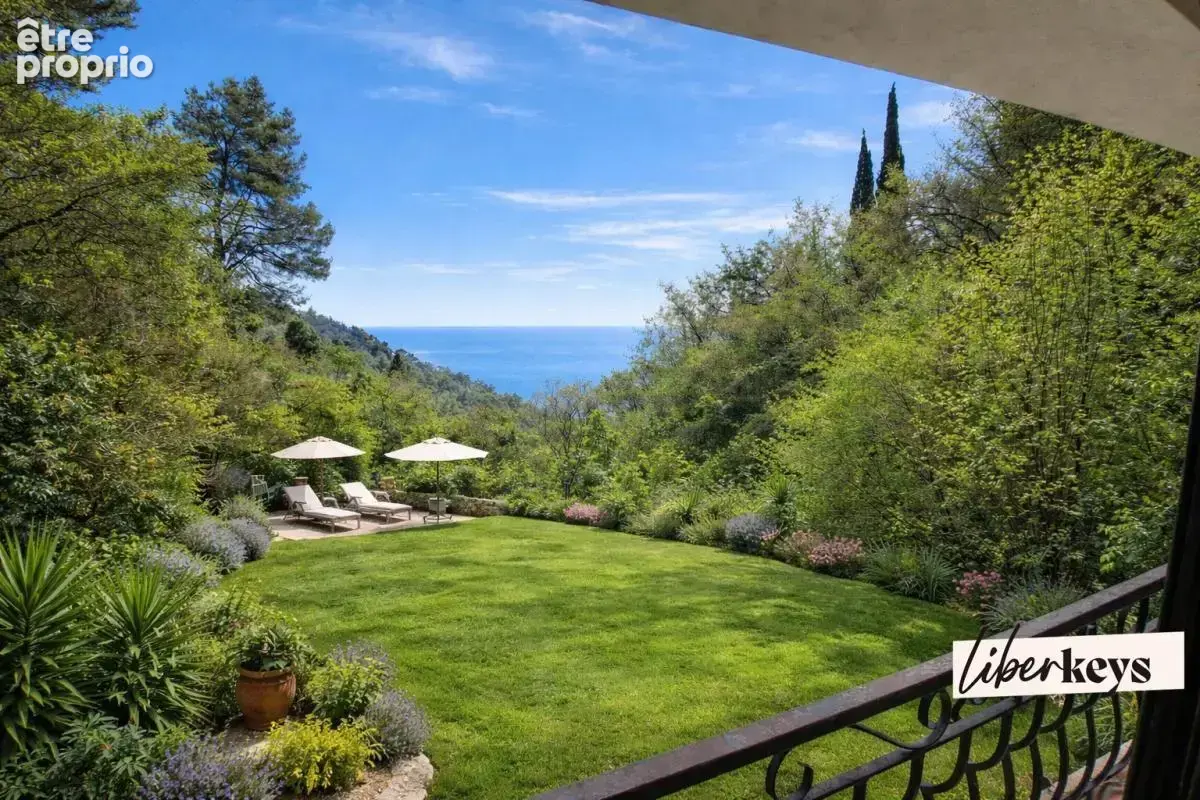 Villa provençale 230 m²  10 pièces  5 chambres  Terrain 1 900 m²  Écrin de verdure  Roquebrune-Cap-Martin - photo 17