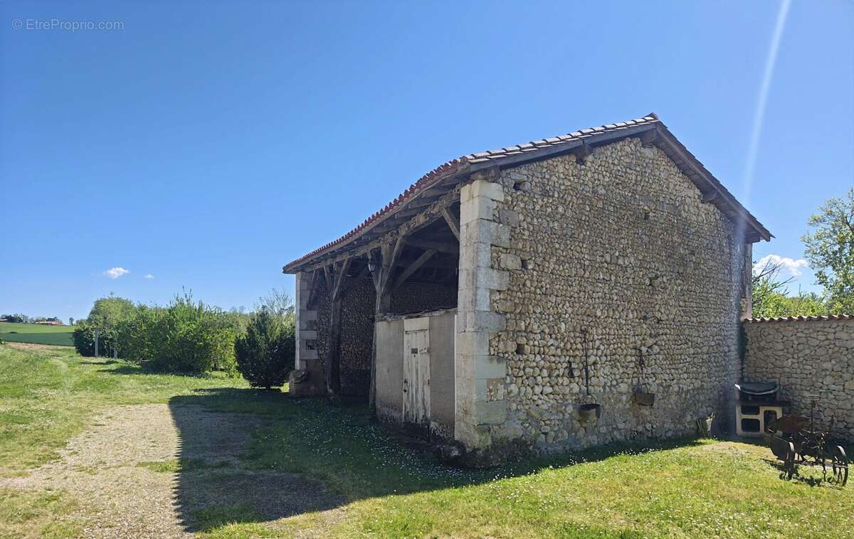 Maison à AUBETERRE-SUR-DRONNE