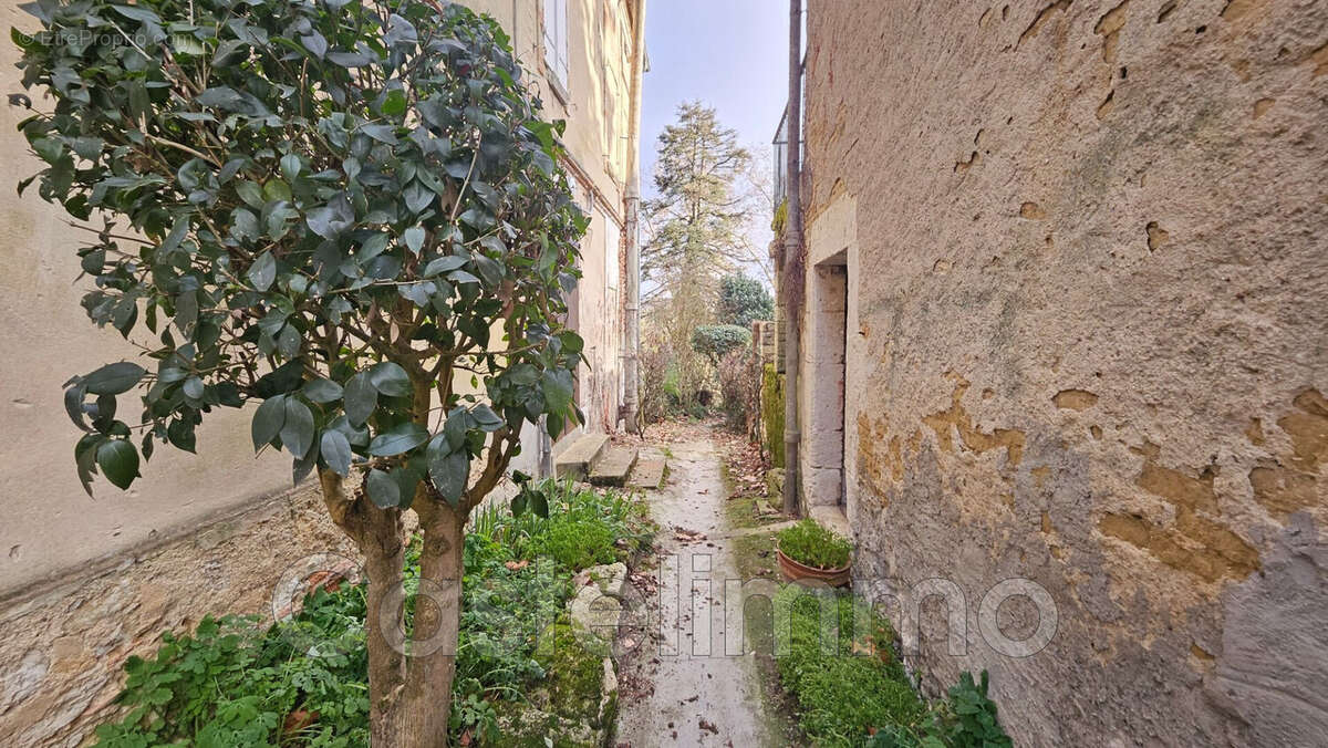 Maison à LARRAZET