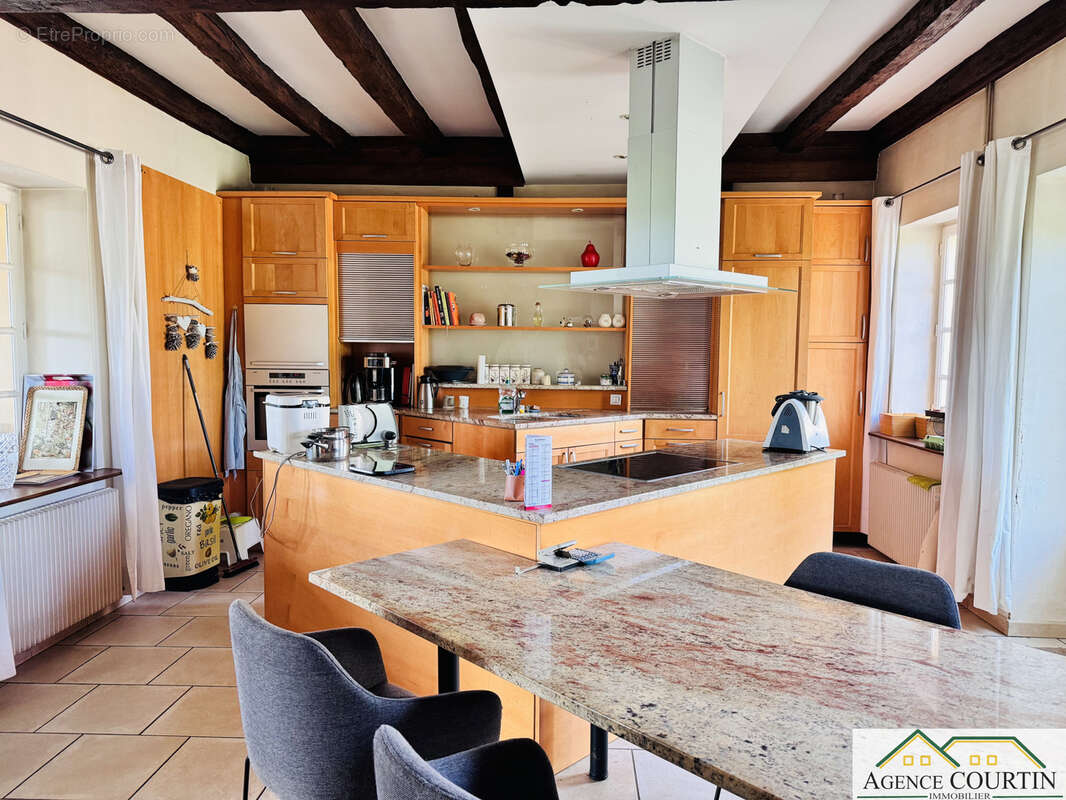 Maison à SAINT-AMBREUIL