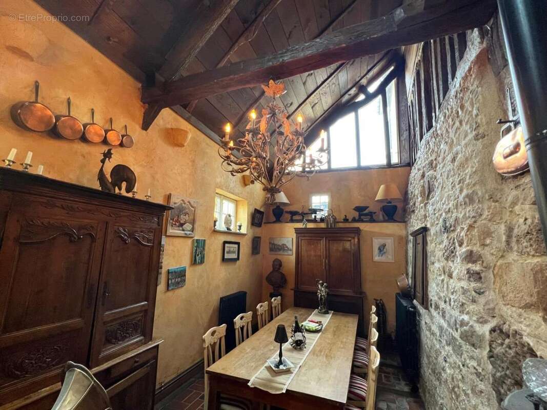 Maison 217 m² à Saint-Denis-De-Mailloc  - photo 3