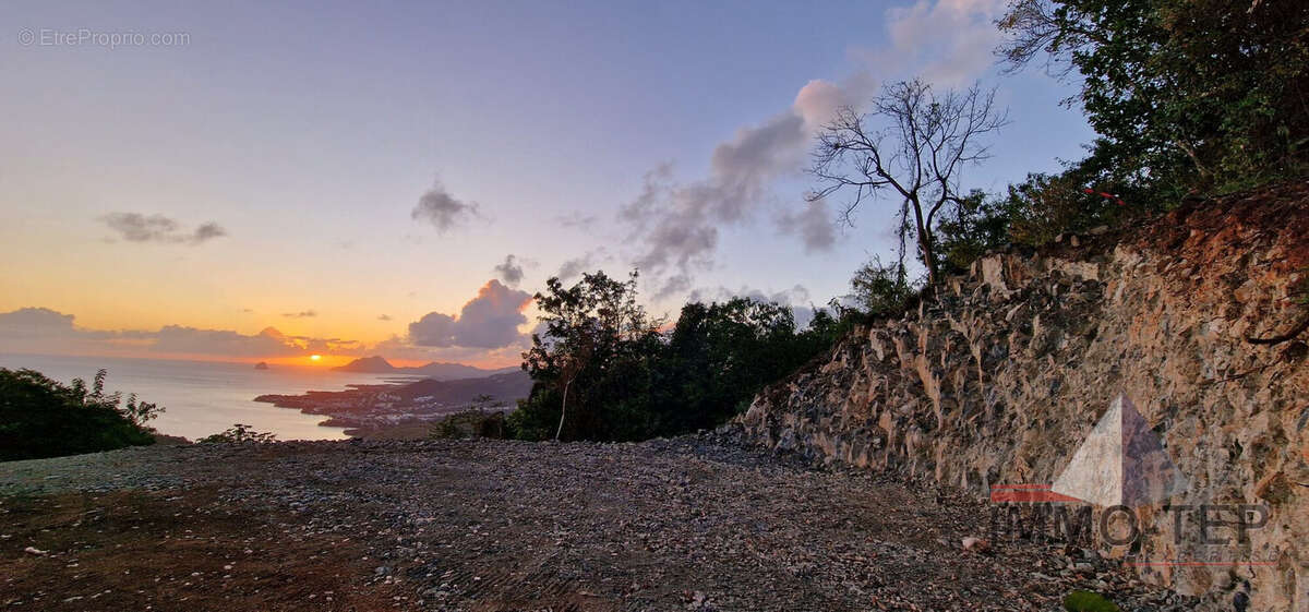 Terrain à LE MARIN