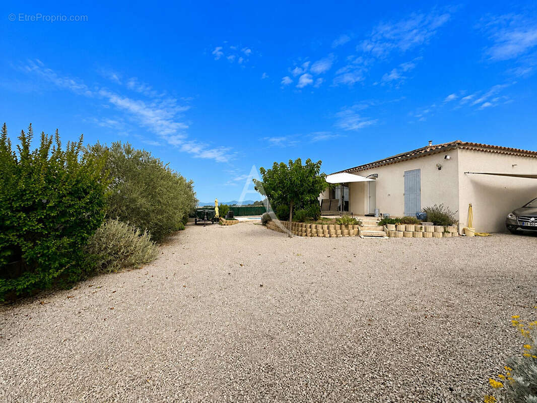Villa de 87m2 avec terrasse piscine parking et abri jardin - photo 7