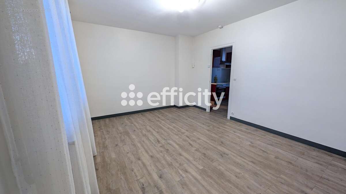 Maison à LA VILLE-AUX-DAMES