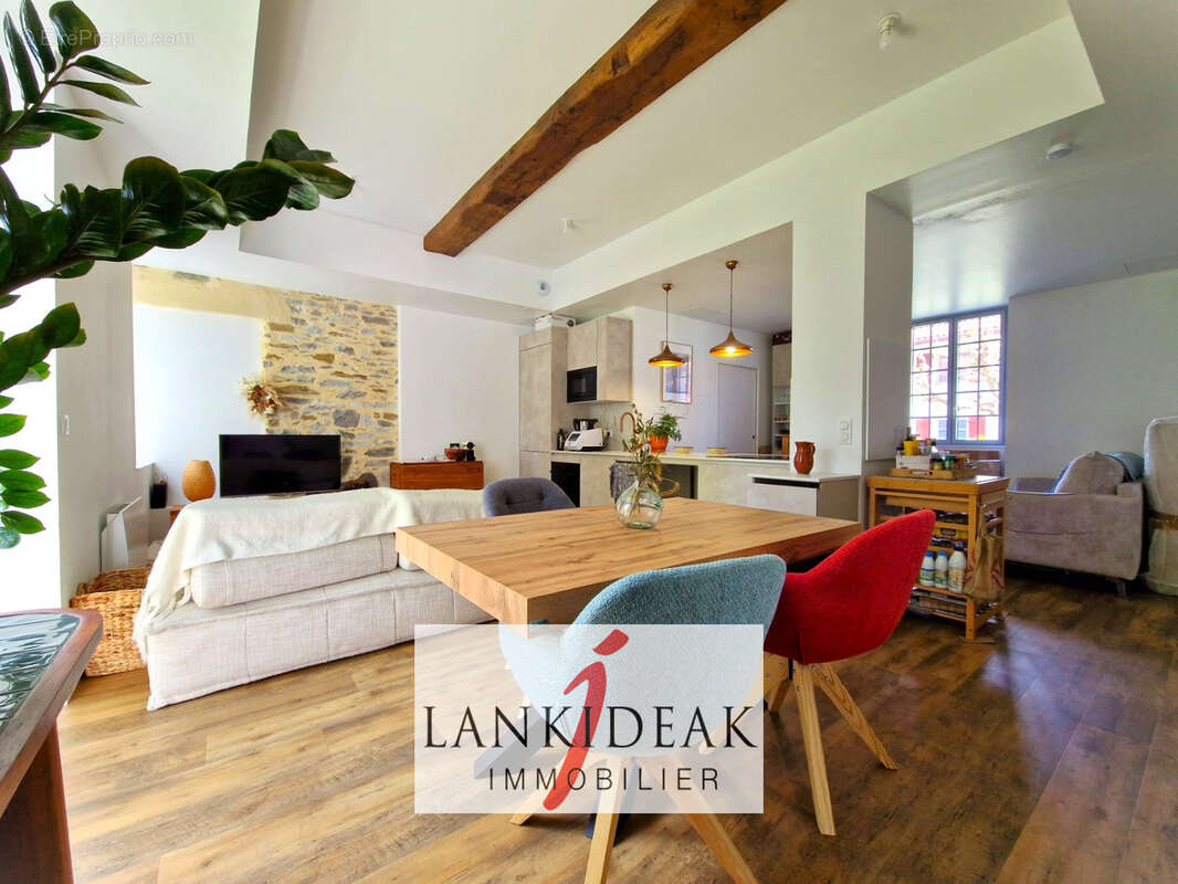 Appartement à USTARITZ