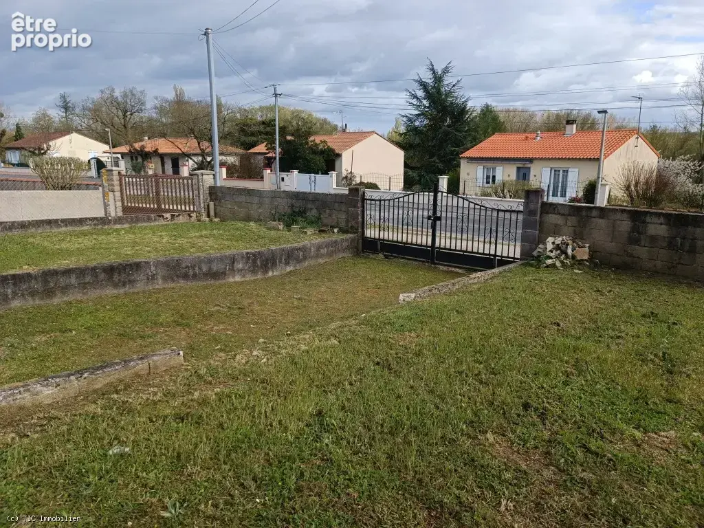 Maison de Plain-Pied Rénovée avec Jardin et Garage - Proche de Mansle - photo 15