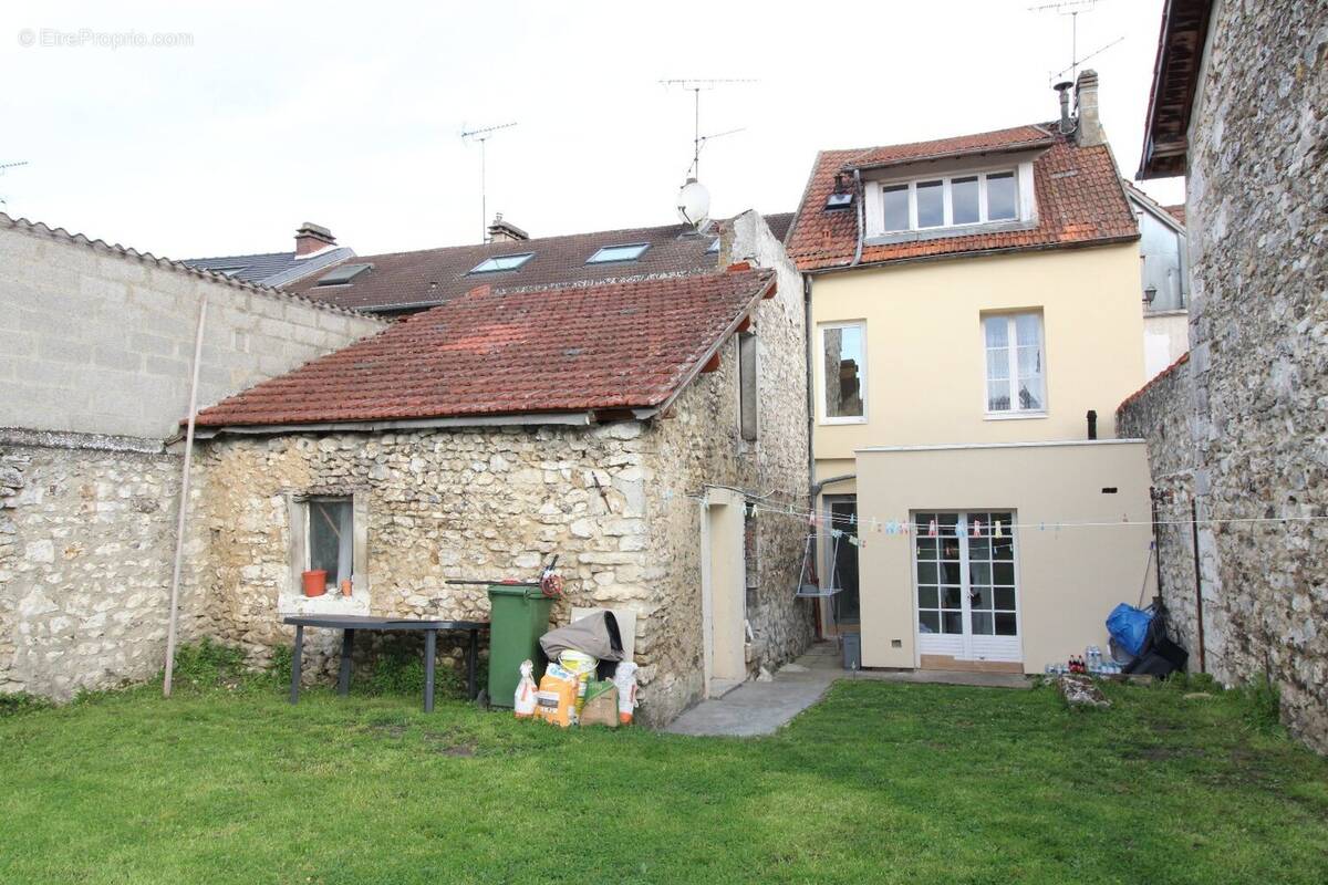 Maison à BONNIERES-SUR-SEINE