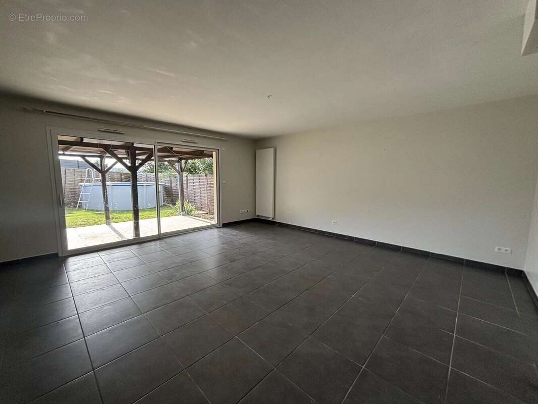 Maison à SERRIERES-DE-BRIORD