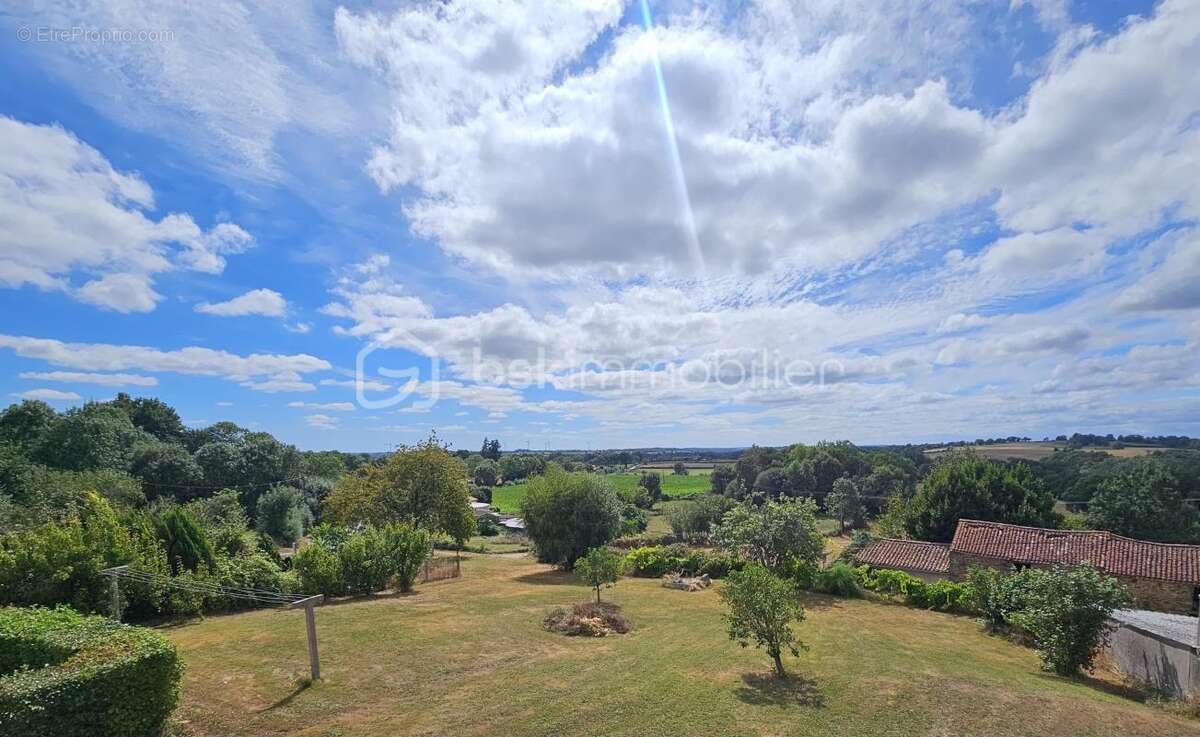 Maison à VERNOUX-EN-GATINE