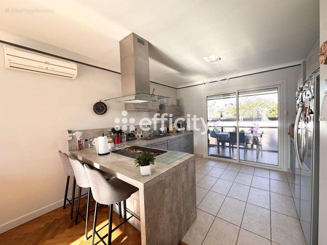 Maison à DECINES-CHARPIEU