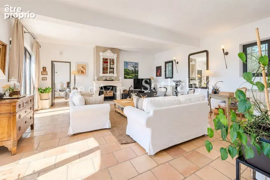 Tourrettes, bastide provençale de 196 m² avec piscine et parc de plus d’un hectare - photo 12