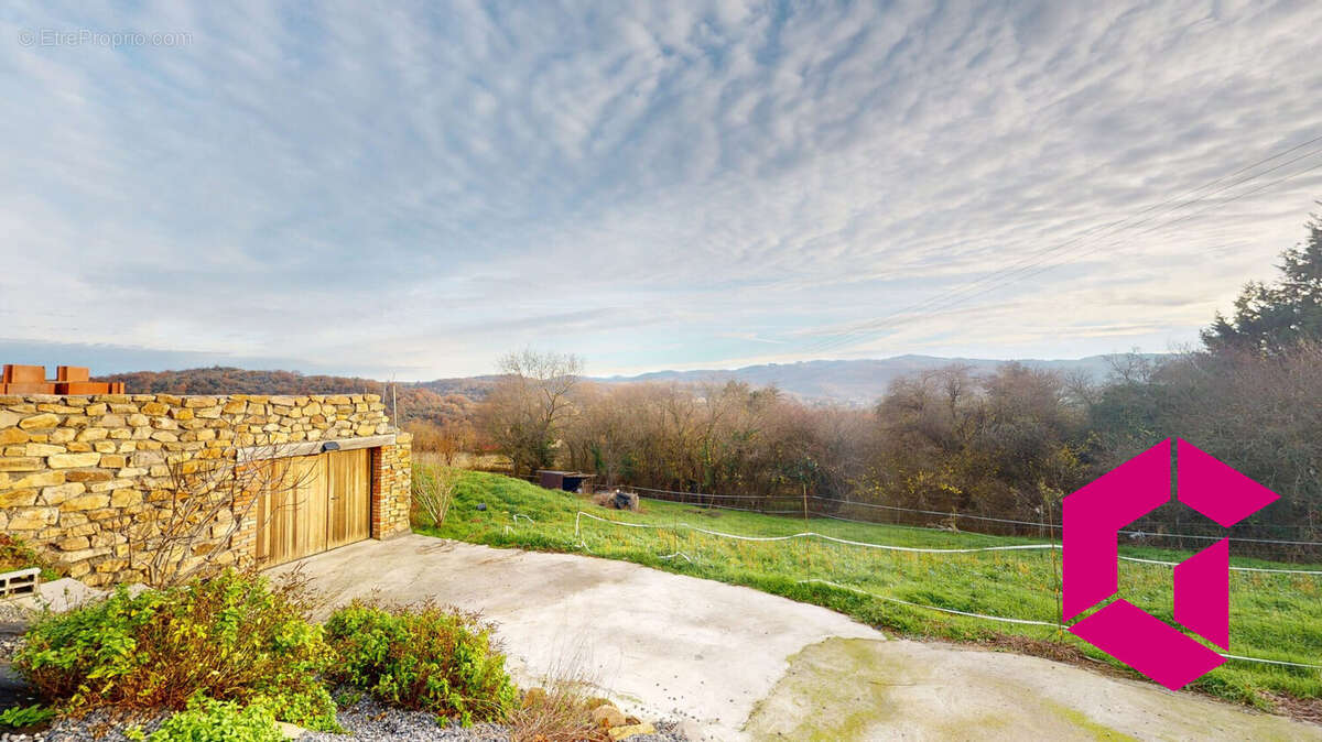 Maison à AUZAT-LA-COMBELLE