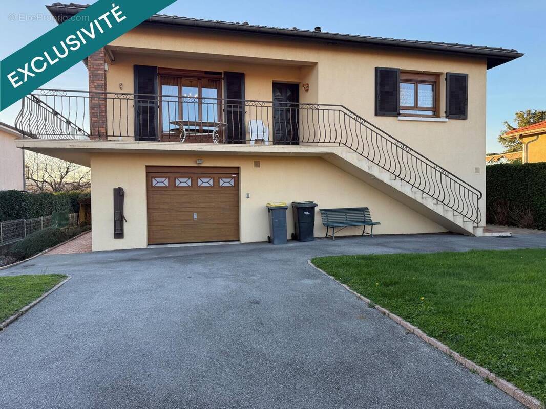 Photo 1 - Maison à ESTRABLIN